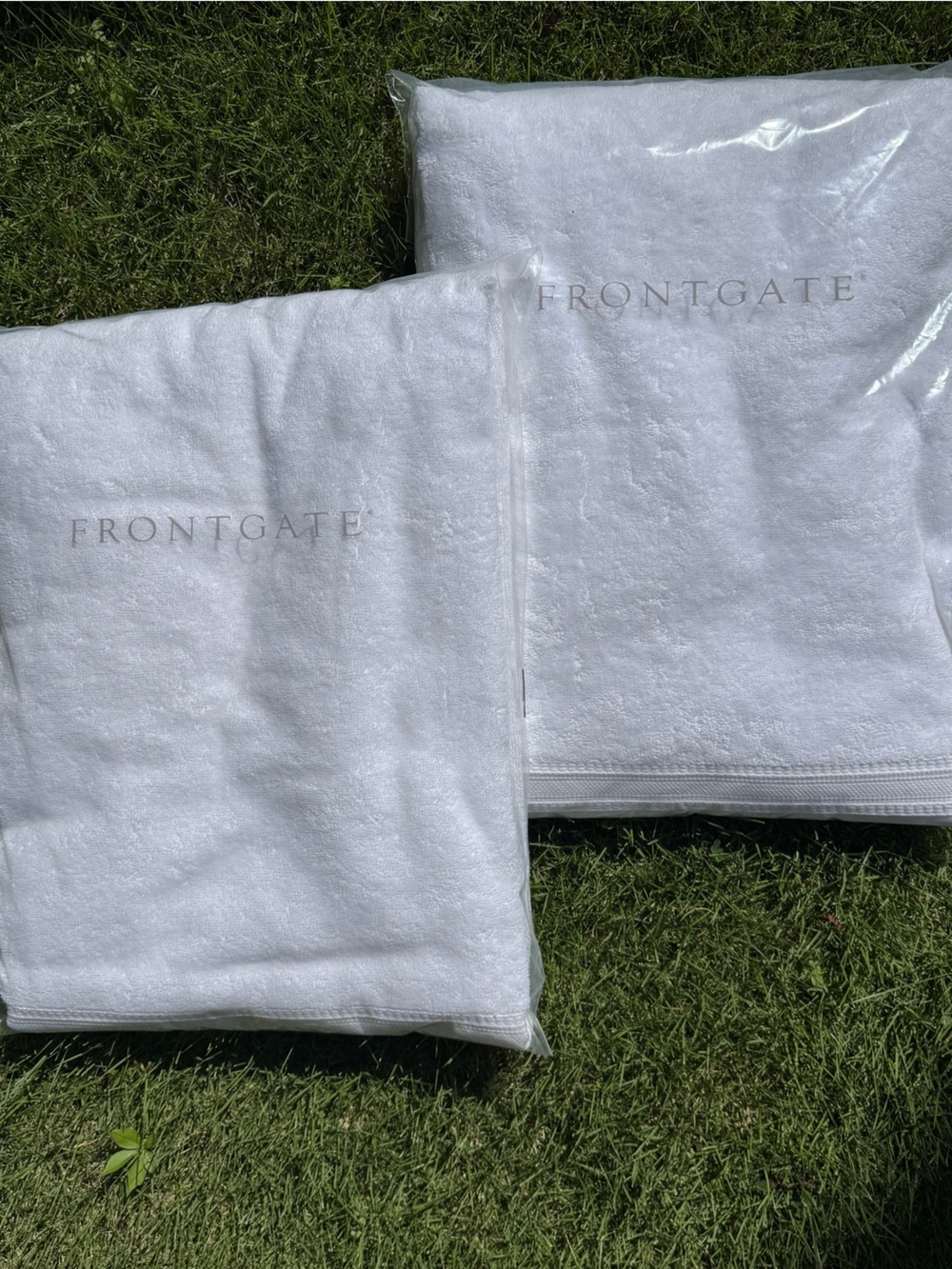 Frontgate Resort Solid Beach Towel Set - 40 x 72 - NWT